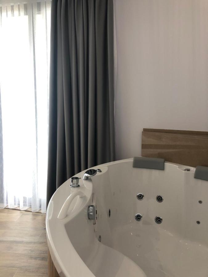 Mirage Hotel Голем Екстериор снимка