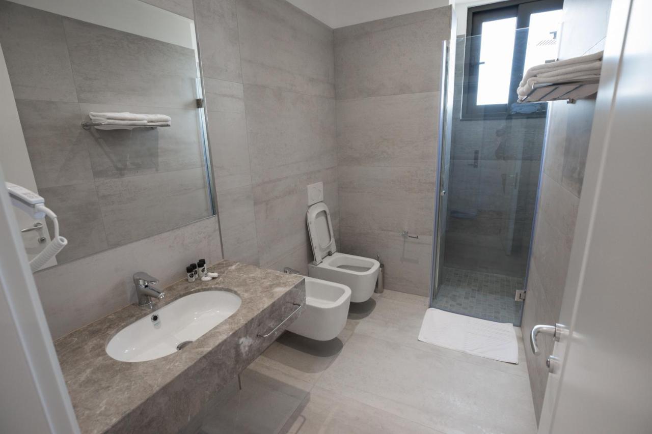 Mirage Hotel Голем Екстериор снимка