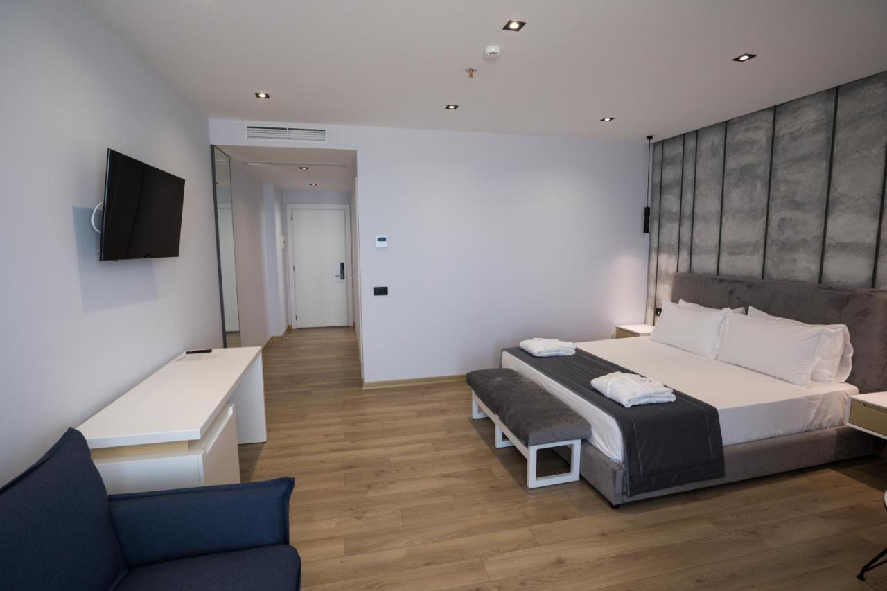 Mirage Hotel Голем Екстериор снимка