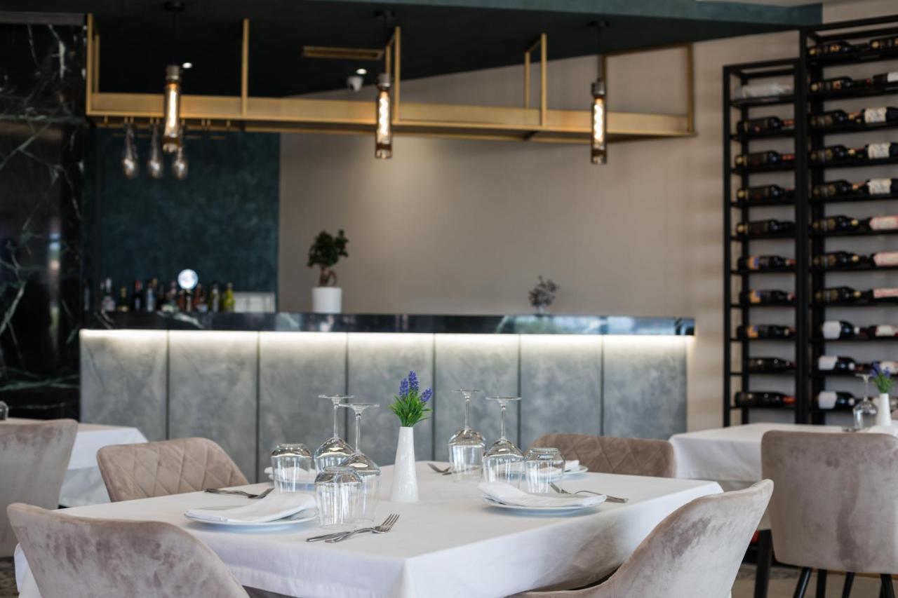 Mirage Hotel Голем Екстериор снимка