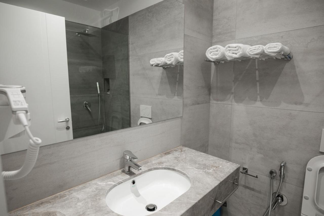 Mirage Hotel Голем Екстериор снимка