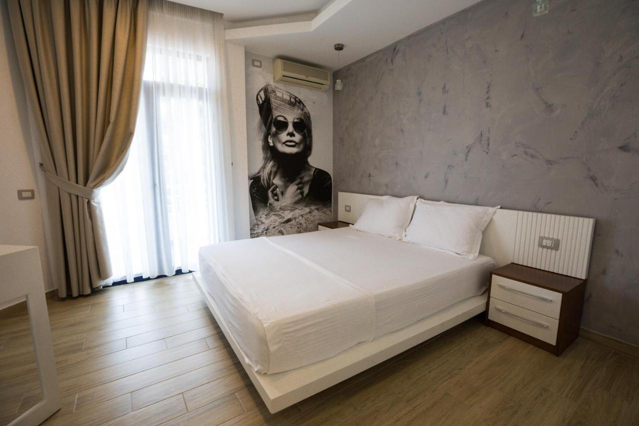 Mirage Hotel Голем Екстериор снимка