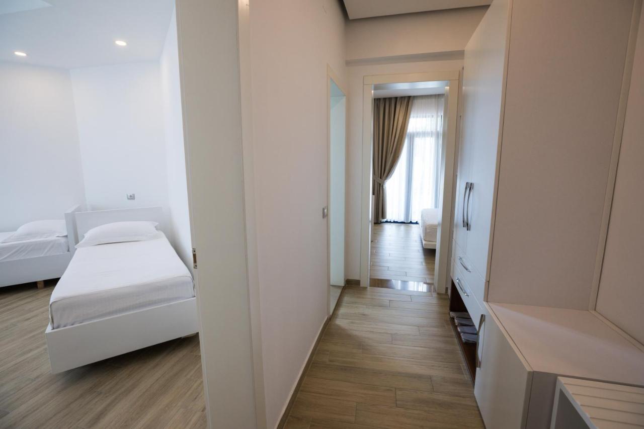 Mirage Hotel Голем Екстериор снимка