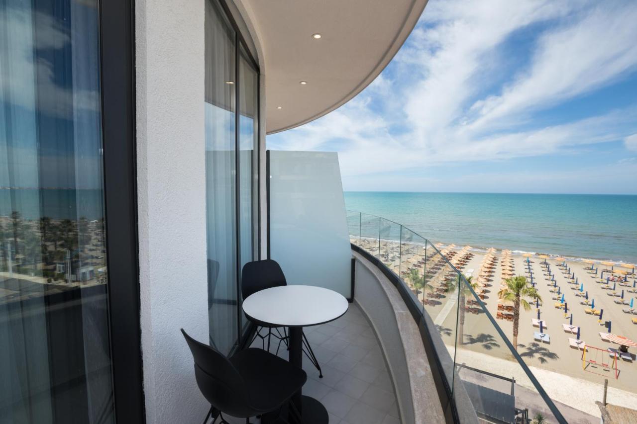 Mirage Hotel Голем Екстериор снимка