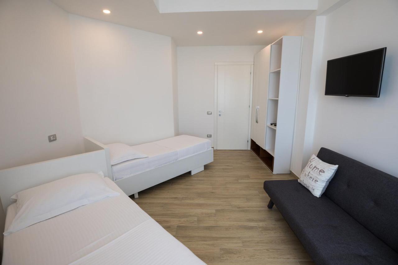 Mirage Hotel Голем Екстериор снимка