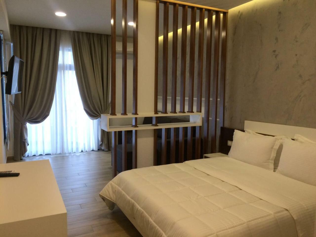 Mirage Hotel Голем Екстериор снимка